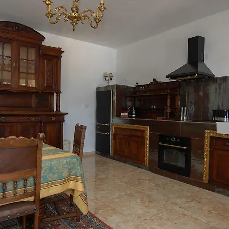 Papa's Court Villa Pasman