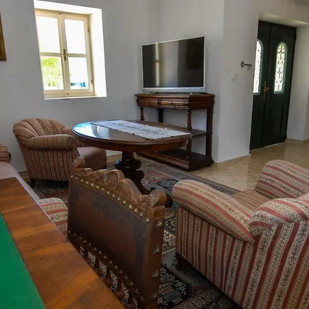 Papa's Court Villa *