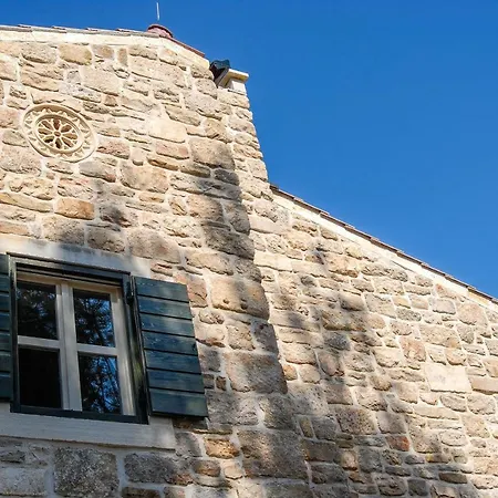 Papa's Court Villa Pasman