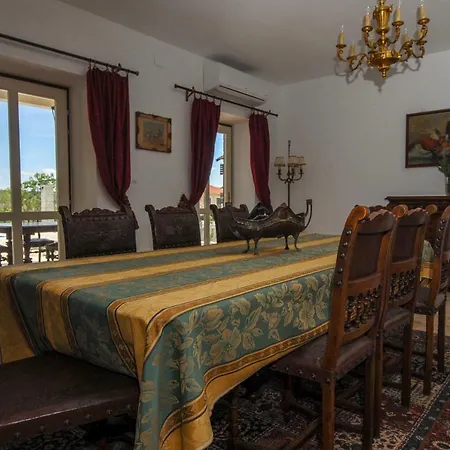 Papa's Court Villa *