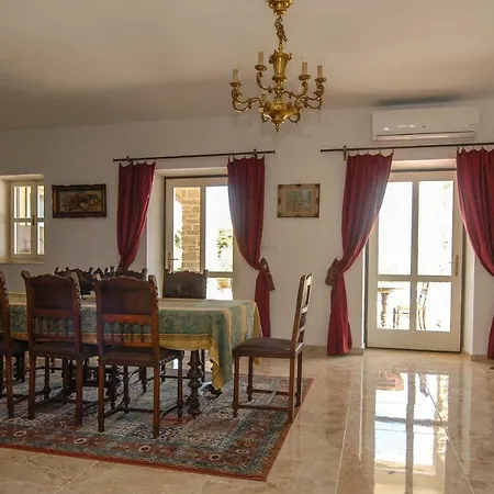 Villa Papa's Court