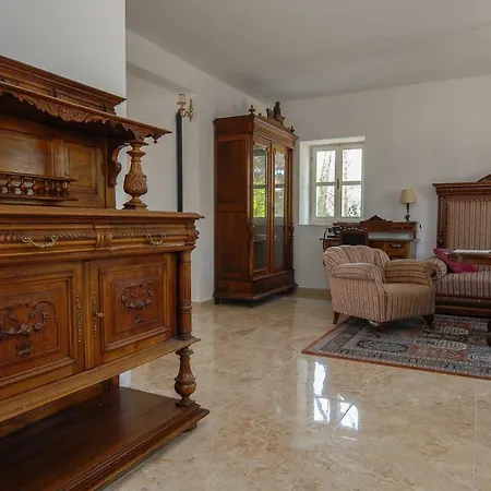 Villa Papa's Court *