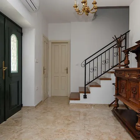 Villa Papa's Court *
