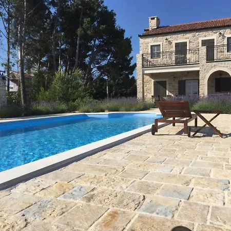 Papa's Court Villa