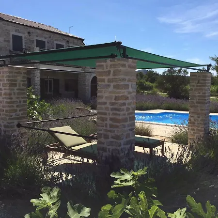 Papa's Court Villa Pasman