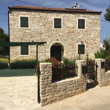 Villa Papa's Court Pasman